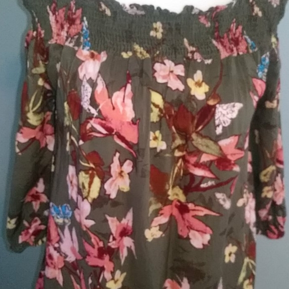 🛍️3/$25 Max Jeans Top - Picture 3 of 5